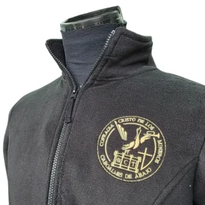 Sudadera de hermandad con escudo bordado